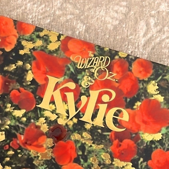 Brand New Kylie Cosmetics Wizard of Oz Face Palette Eyeshadow Blush Highlighter - Picture 15 of 16
